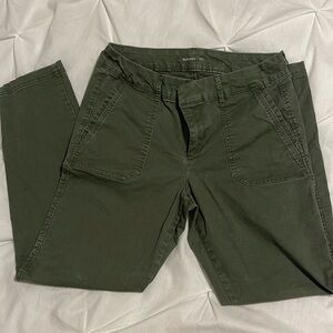 Old Navy Pixie Pant, size 8